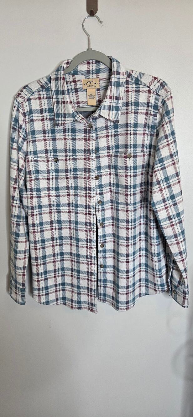 Blue Mountain Womens Button up Shirt